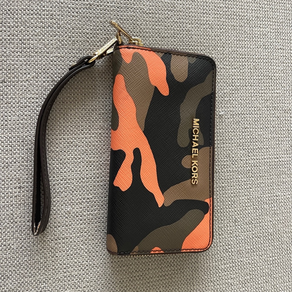 Michael Kors wallet wristlet camo